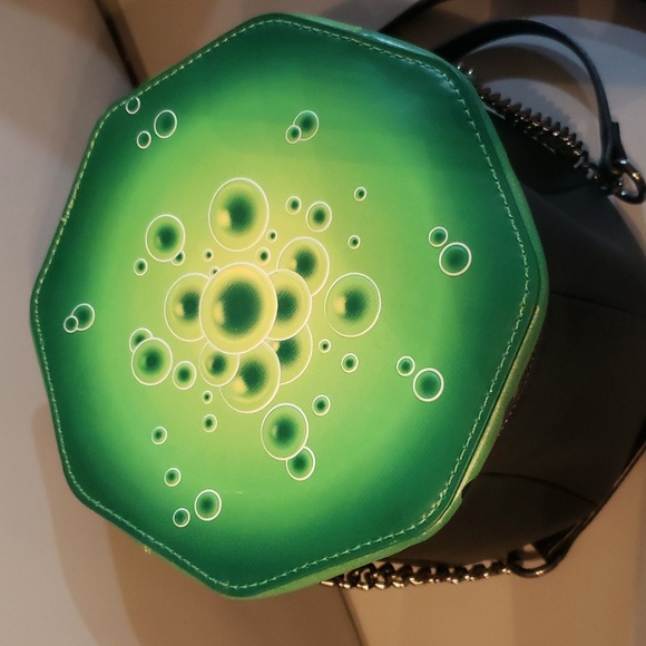 Black cauldron shaped purse NEW - Picture 2 of 5